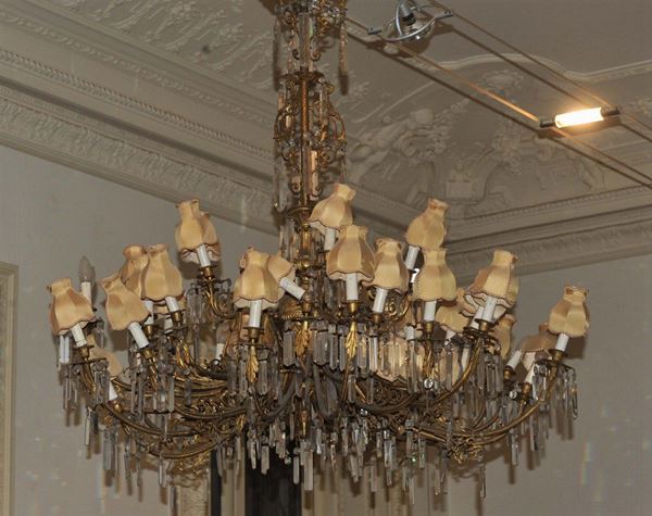 Grande lampadario in bronzo