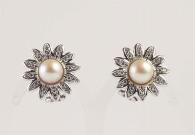 Orecchini con Perla Centrale