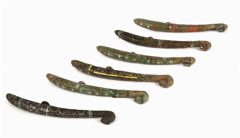 Lot formed by six buckles, Han Dynasty, 3rd century  - Auction Oriental Art - Cambi Casa d'Aste