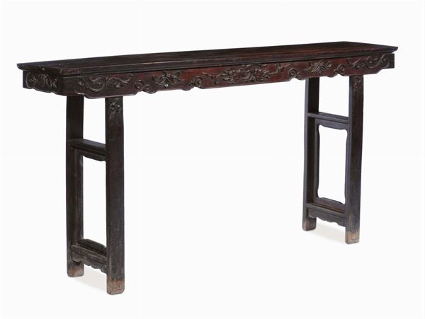 Console intagliata in legno di homu, Cina, fine Dinastia Qing, inizio XX secolo