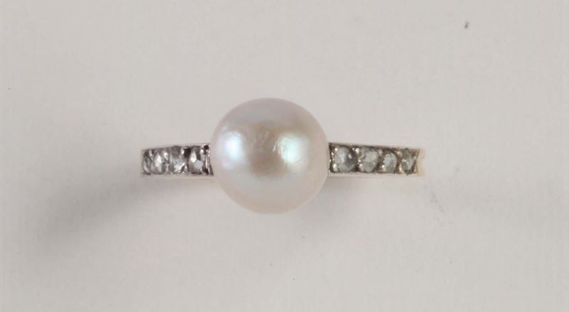 Anello con perla naturale  - Asta Argenti e Gioielli Antichi e Contemporanei - Cambi Casa d'Aste