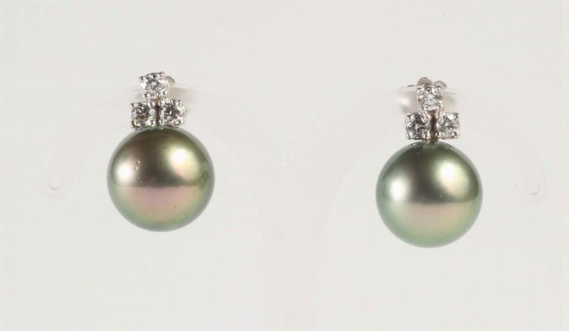 Orecchini con perle Tahiti e diamanti  - Asta Argenti e Gioielli Antichi e Contemporanei - Cambi Casa d'Aste