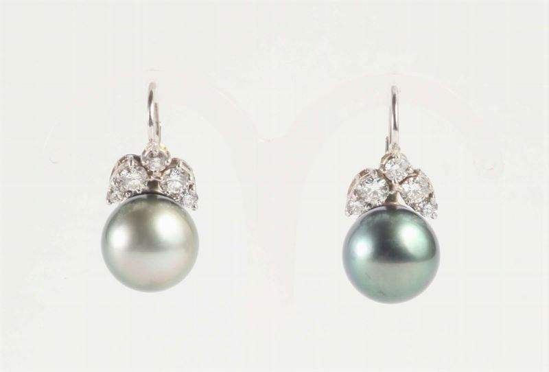 Orecchini con perle Tahiti e diamanti  - Auction Silvers, Ancient and Comtemporary Jewels - Cambi Casa d'Aste