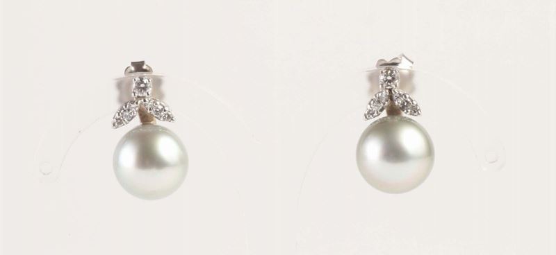 Orecchini con perla grigia  - Asta Argenti e Gioielli Antichi e Contemporanei - Cambi Casa d'Aste