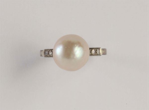 Anello con perla naturale