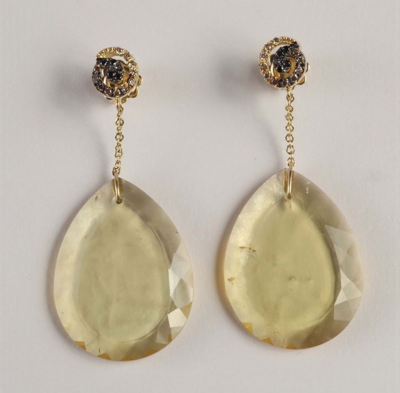 Orecchini pendenti con berillo giallo e diamanti colorati  - Auction Silvers, Ancient and Comtemporary Jewels - Cambi Casa d'Aste