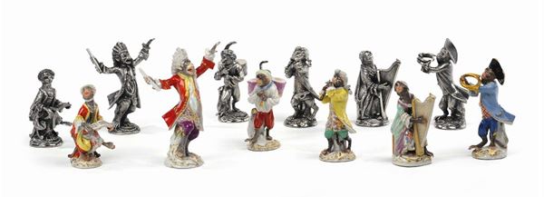Lotto composto da sei scimmie in porcellana di Meissen e sei in argento