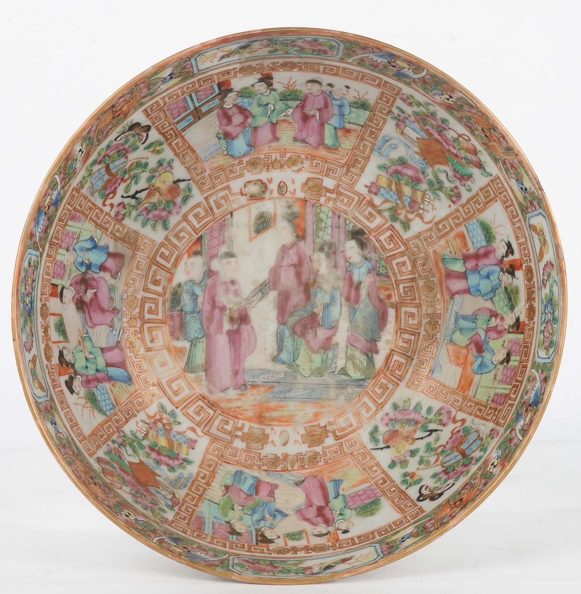 Piccolo Catino in Porcellana Canton con Figure, Cina XIX Secolo