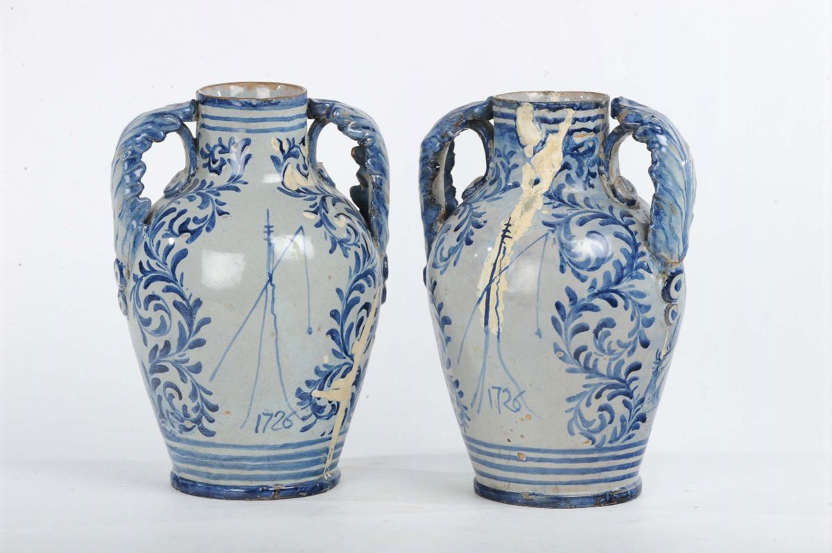 Coppia di Vasi in Maiolica, Savona Marca Lanteran 1726