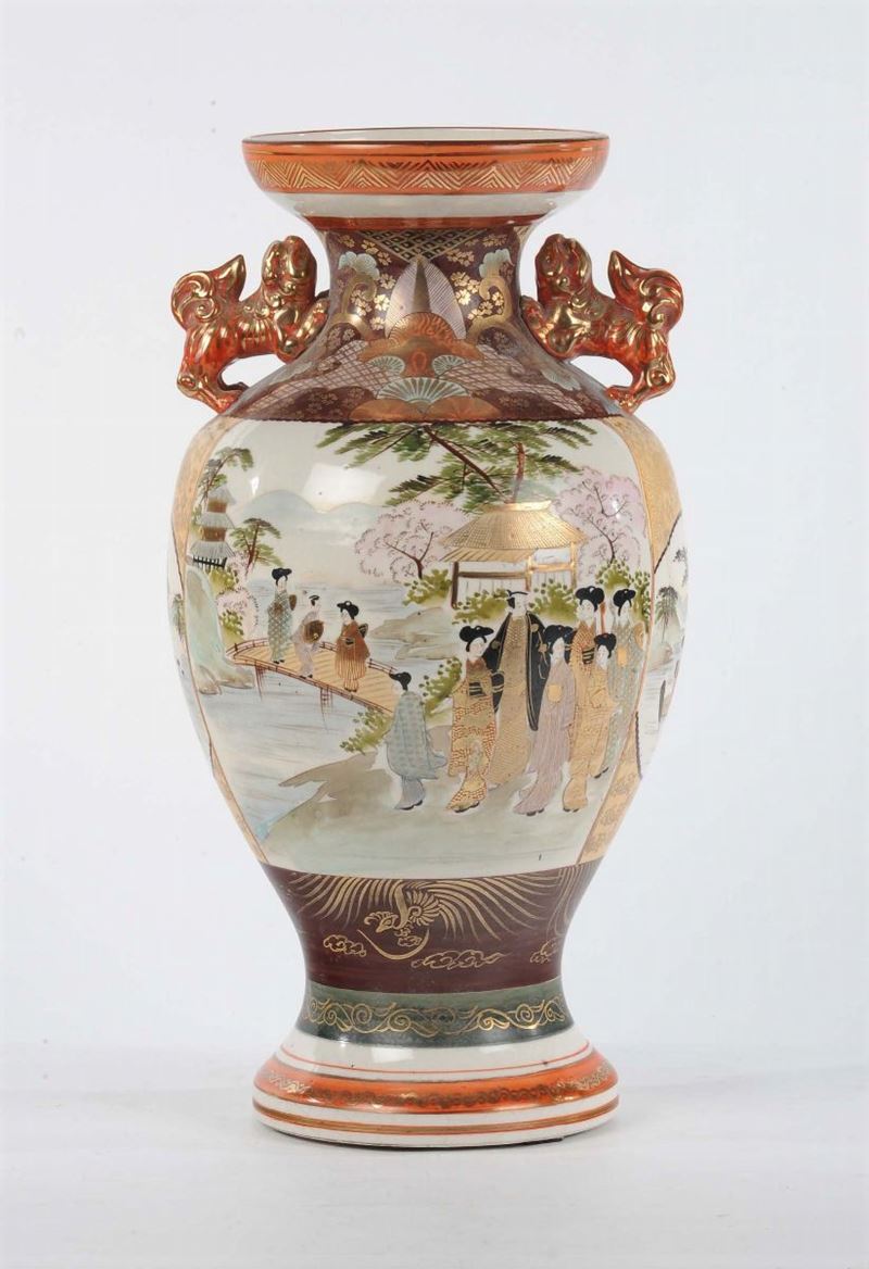 Vaso in porcellana, Giappone XX secolo  - Asta Antiquariato e Dipinti Antichi - Cambi Casa d'Aste