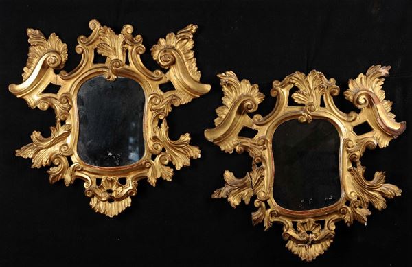 Coppia di specchierine in legno dorato, XIX secolo
