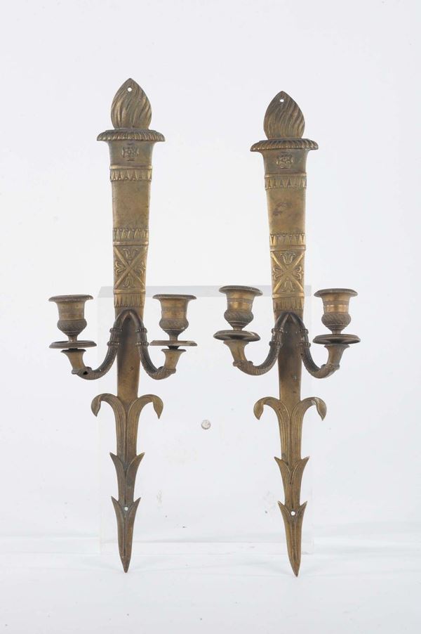 Coppia di appliques a due luci in bronzo dorato, XIX secolo