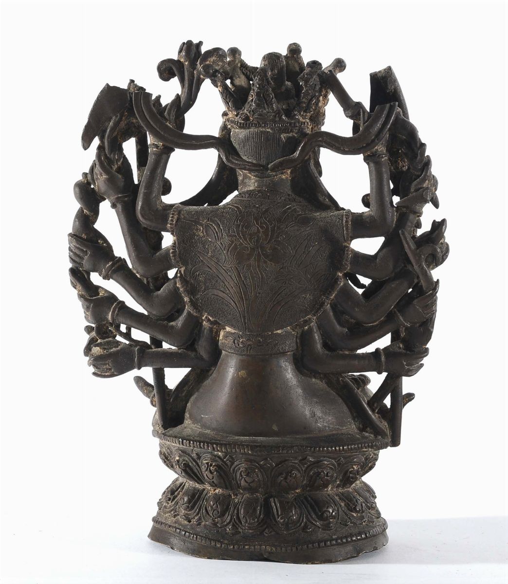 Guanyin in Bronzo a Patina Scura, Cina Dinastia Ming, Prima Metà del XVII Secolo