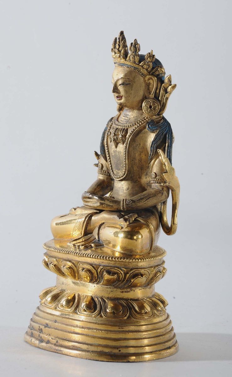 Amitayus in Bronzo Dorato Seduto su Fiore di Loto, Cina Dinastia Qing, XVIII Secolo