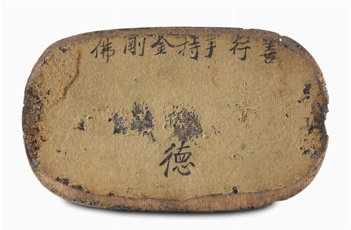 Importante Figura di Begtse in Bronzo Dorato e Dipinto, Cina, Dinastia Qing, XVIII Secolo