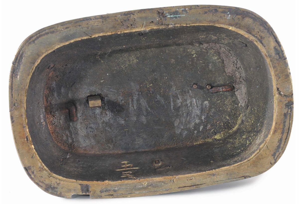 Importante Figura di Begtse in Bronzo Dorato e Dipinto, Cina, Dinastia Qing, XVIII Secolo