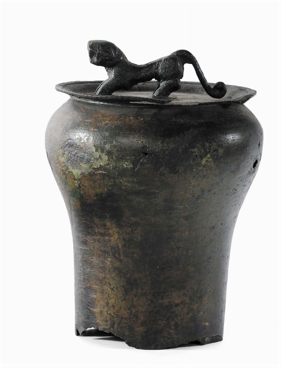 Campana in Bronzo con Manico a Foggia di Drago, Cina Dinastia Chang (1600-1046 a.C.)