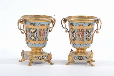 Coppia di Vasi in Bronzo e Smalti Cloisonnè
