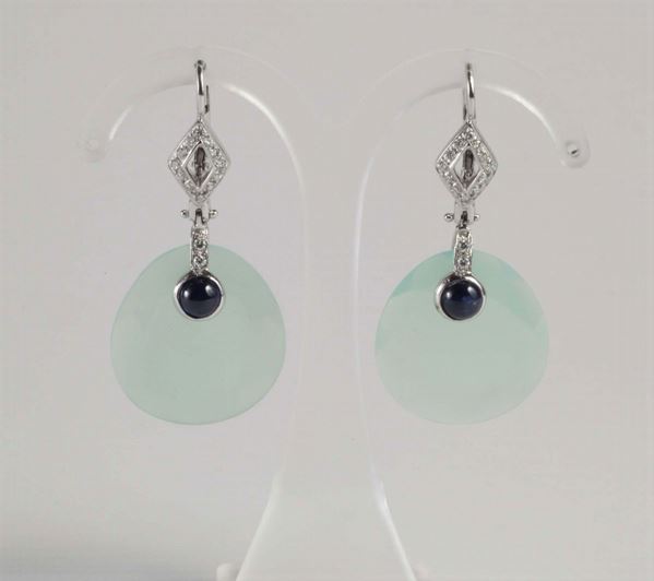 Orecchini con pendente in calcedonio