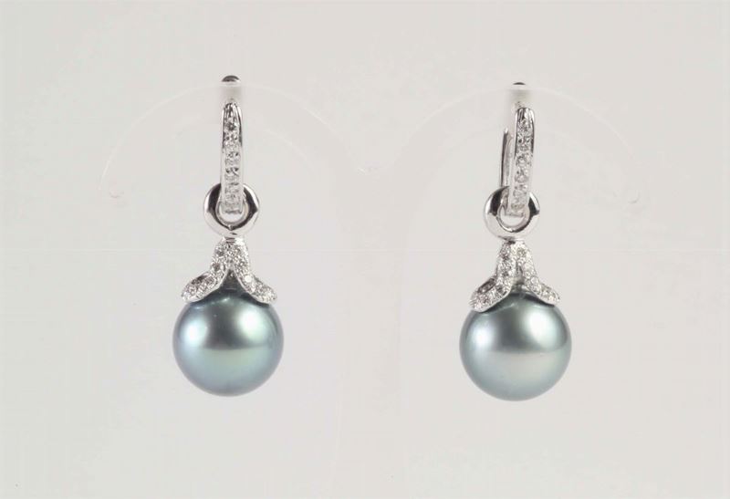 Orecchini con perla Tahiti e diamanti  - Auction Silvers, Ancient and Comtemporary Jewels - Cambi Casa d'Aste