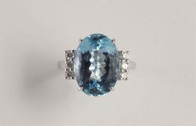 Anello con Acquamarina e Diamanti