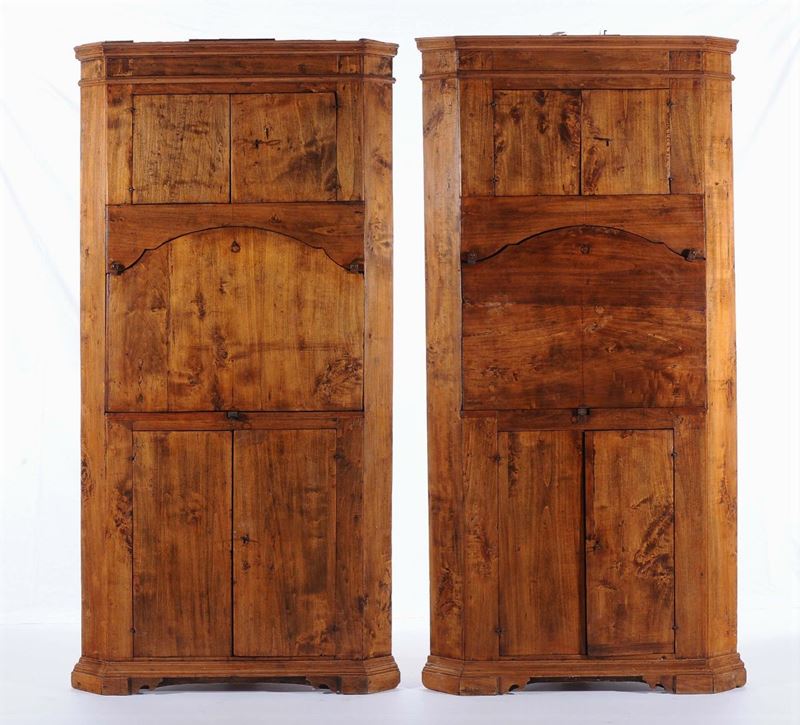 Coppia di grandi angolari rustici  - Auction Antique and Old Masters - Cambi Casa d'Aste