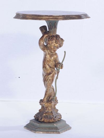 Tavolino in Legno Intagliato con Piano Sagomato, XIX Secolo