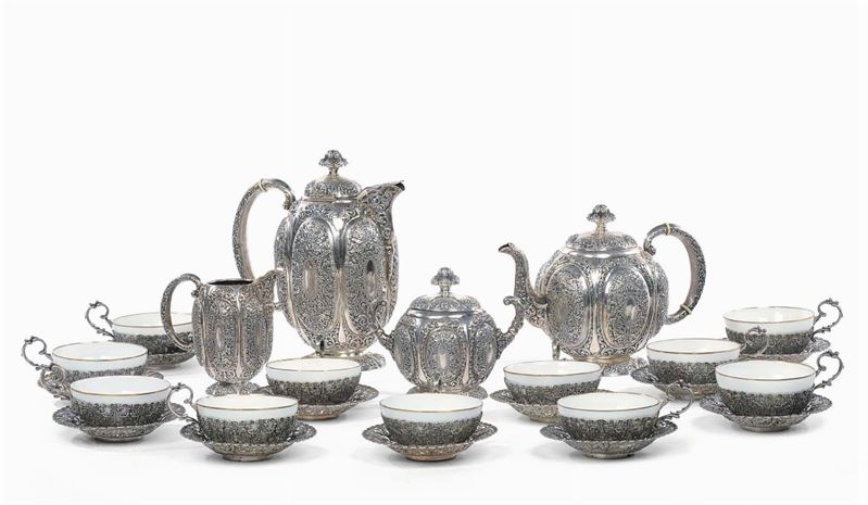 Servizio da tè e caffè in argento  - Asta Argenti e Gioielli Antichi e Contemporanei - Cambi Casa d'Aste