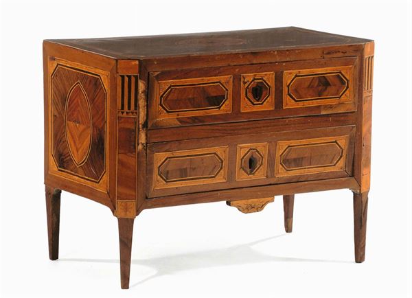 Modellino di cassettone Luigi XVI interamente lastronato, inizio XIX secolo
