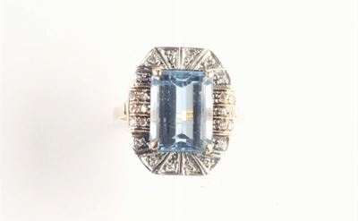 Anello con Topazio Azzurro