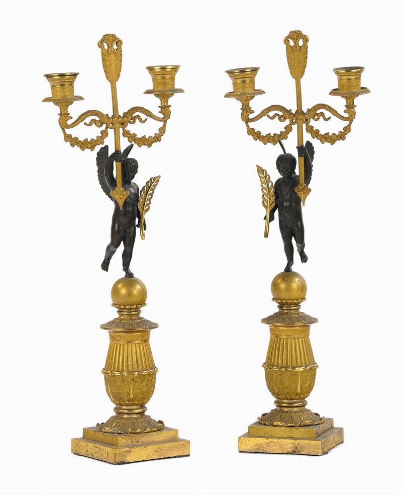Coppia di candelieri a due luci in bronzo brunito e dorato, XIX secolo  - Auction Antique and Old Masters - Cambi Casa d'Aste