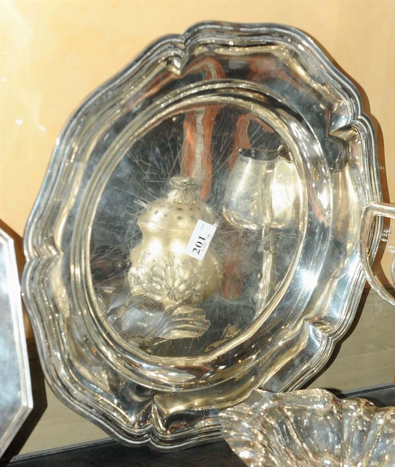 Grande piatto in argento in stile barocchetto  - Auction Silvers, Ancient and Comtemporary Jewels - Cambi Casa d'Aste