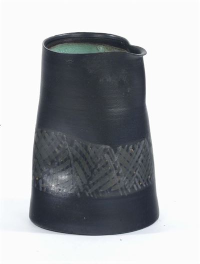 Versatoio in Ceramica Smaltata a Fuoco Siglato in Pasta