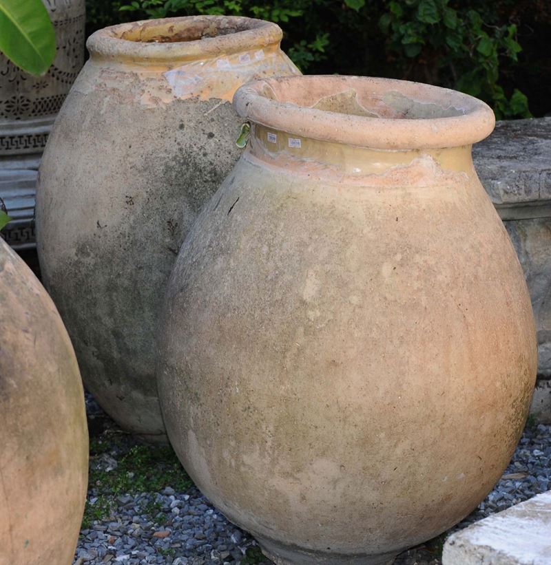 Due giare diverse  - Asta Antiquariato e Dipinti Antichi - Cambi Casa d'Aste