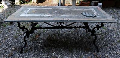 Tavolo con Piano in Marmi Policromi e Base in Ghisa