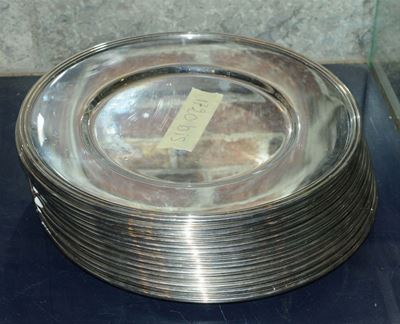 Quattordici Sottopiatti in Metallo Argentato Cesa