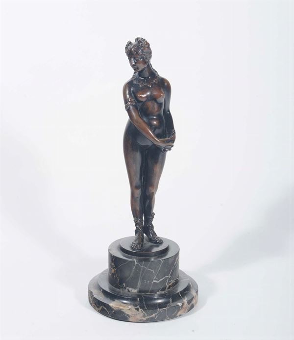 Scultura in bronzo raffigurante nudo femminile