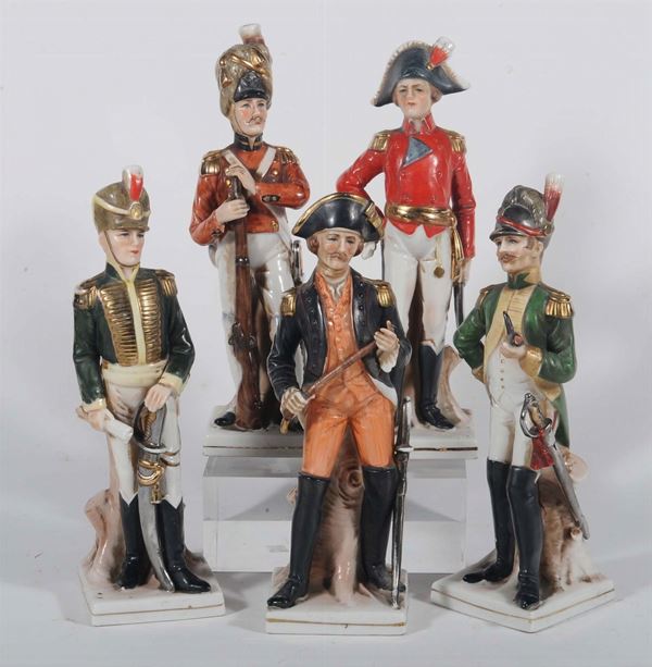 Lotto di cinque soldati in ceramica