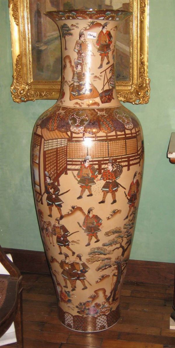 Grande vaso in porcellana policroma, Cina XX secolo