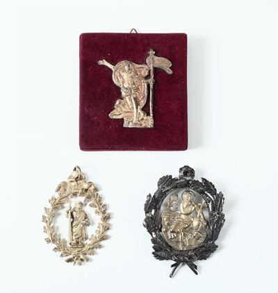 Tre Pendenti con Figure Religiose in Bronzo Dorato e Argento, XVIII Secolo