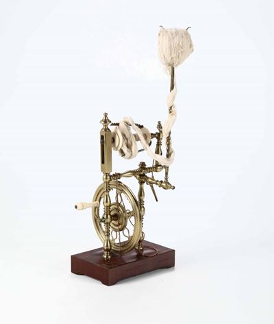 Filatoio da Tavolo in Bronzo Cesellato e Avorio, Base Lastronata in Mogano, Europa XVIII