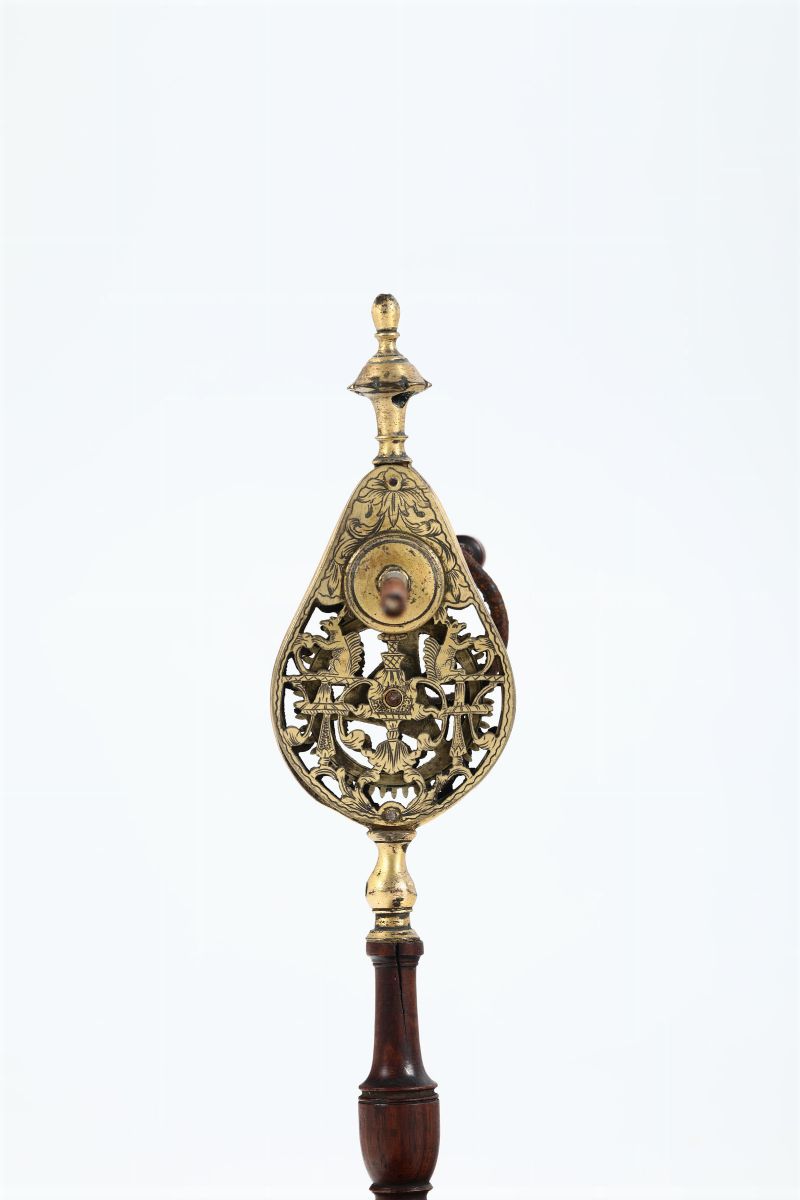Filatoio in Bronzo Dorato Traforato e Inciso, Europa XVIII Secolo