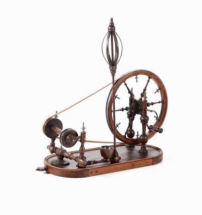 Filatoio da Tavolo in Legno Tornito con Base Ovale in Pelle e Finiture in Bronzo, Europa XIX Seco...
