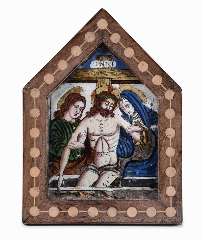 Pace in vetro dipinto policromo di forma cuspidata con raffigurazione di Deposizione, Veneto XVI secolo  - Asta Scultura e Oggetti d'Arte - Cambi Casa d'Aste