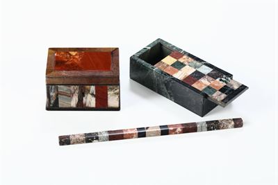 Lotto Comprendente un Cofanetto in Bronzo e Pietre Dure con Serratura, una Scatola in Marmo Verde...