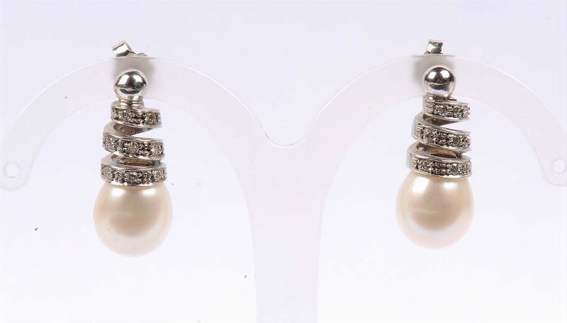Orecchini con perle e piccoli diamanti  - Auction OnLine Auction 06-2012 - Cambi Casa d'Aste