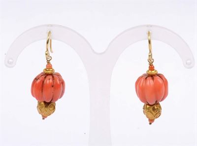 Orecchini con Corallo Inciso