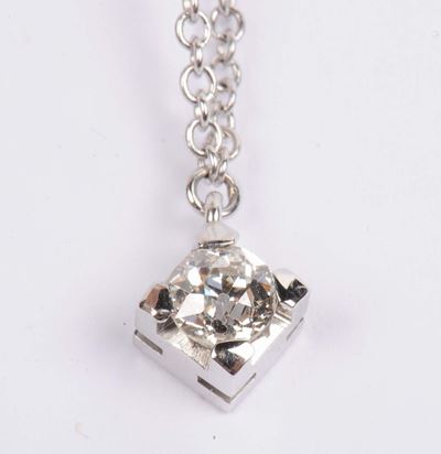 Pendente con Catena e Diamante di Vecchio Taglio