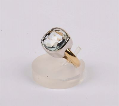 Anello con Topazio Azzurro Taglio Briolette, Tipo Pomellato
