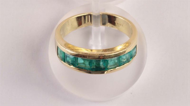 Anello con smeraldi incassati a rotaia  - Auction OnLine Auction 06-2012 - Cambi Casa d'Aste